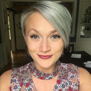 Meet your Posher, Holly